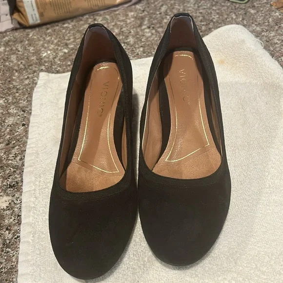 J Jill black pumps with tortoise heal size 7.5 only wore once to a wedding - Picture 2 of 7